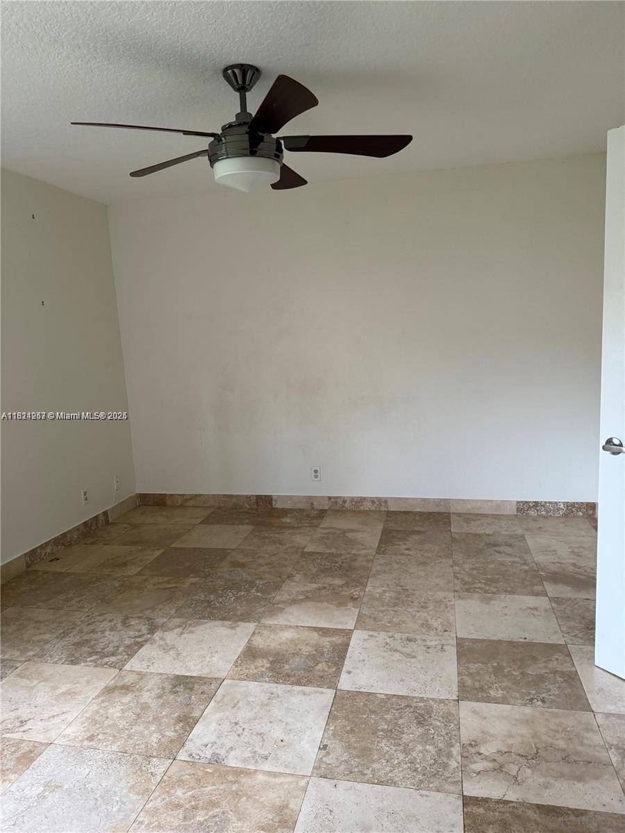 Davie, FL 33328,2986 S University Dr #8107