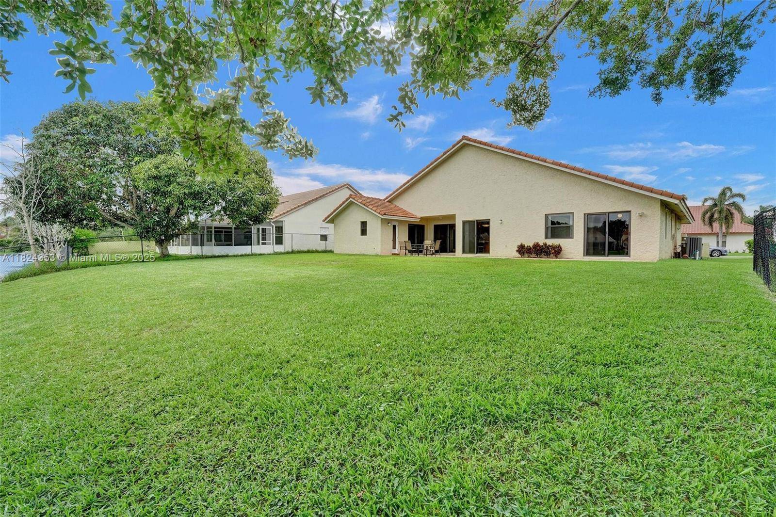 Davie, FL 33328,3128 Peachtree Cir