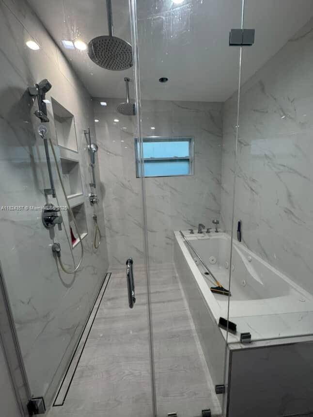 North Miami Beach, FL 33162,16082 NE 9th Ct #1