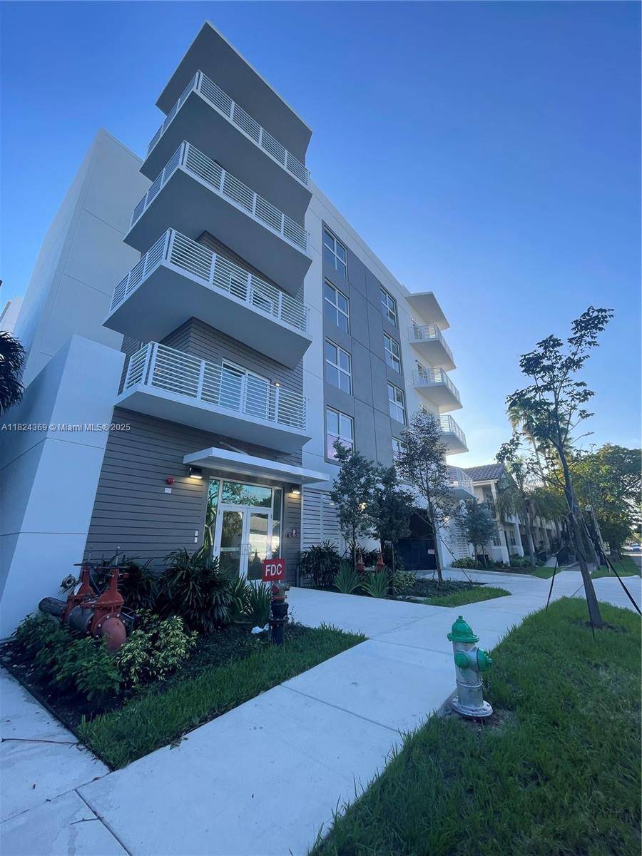 Hollywood, FL 33020,1938 Jackson St #302