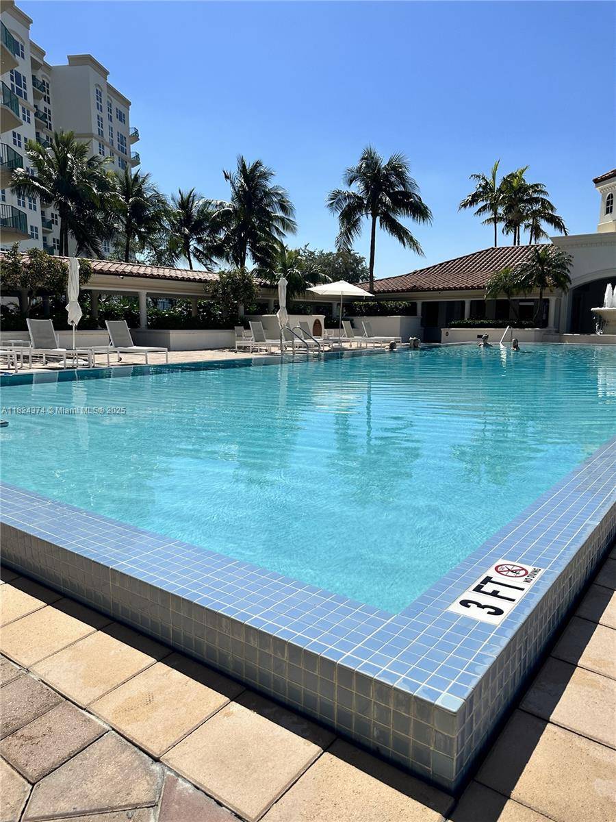 Aventura, FL 33180,19900 E Country Club Dr #1218