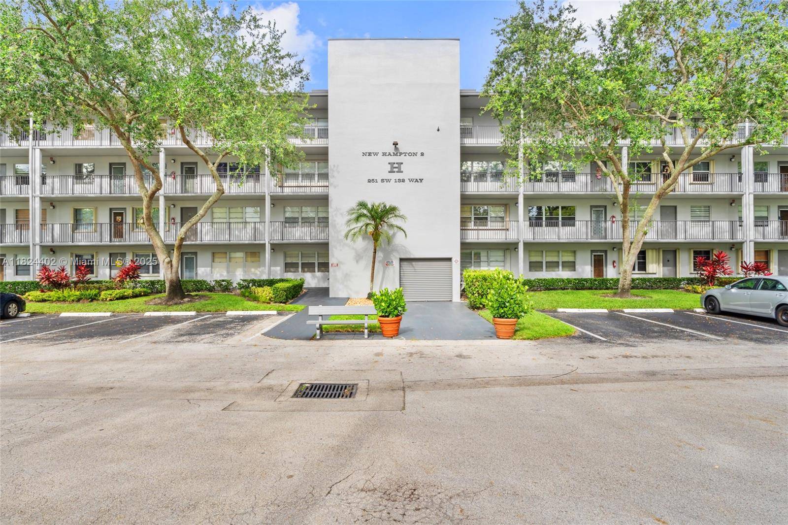 Pembroke Pines, FL 33027,251 SW 132nd Way #201H
