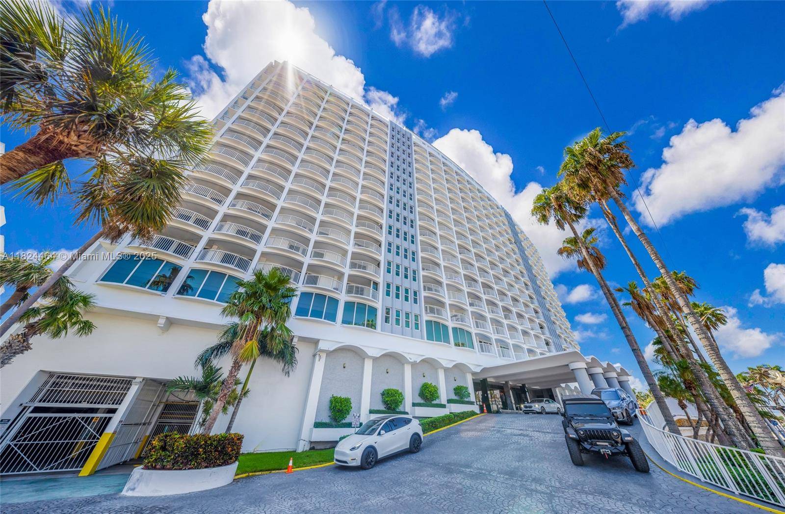 Miami Beach, FL 33140,5401 Collins Ave #419