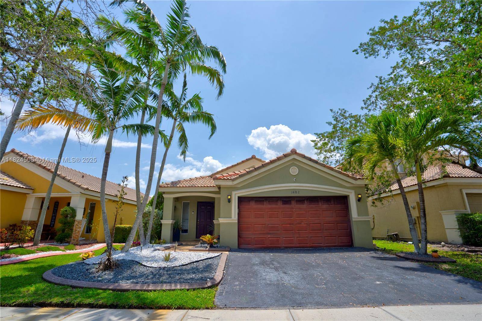 Weston, FL 33327,1482 Canary Island Dr #1482