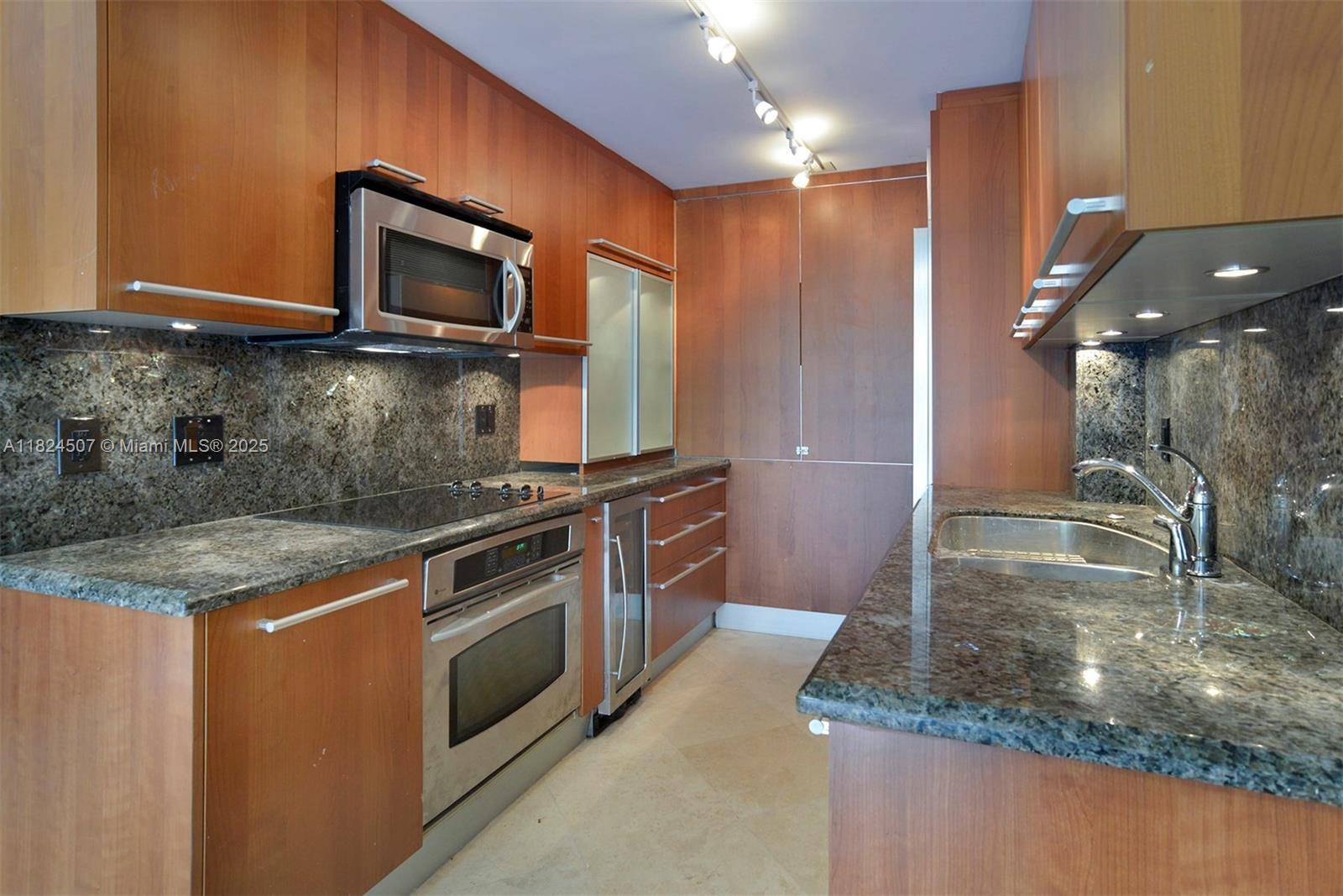 Miami Beach, FL 33139,1670 Bay Rd #2D