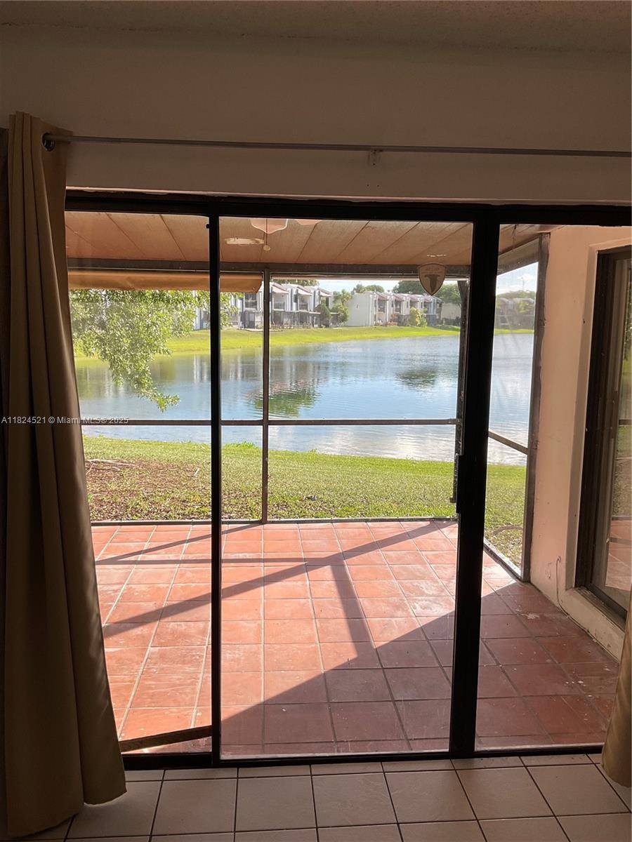 Miami, FL 33172,510 W Park Dr #104-3