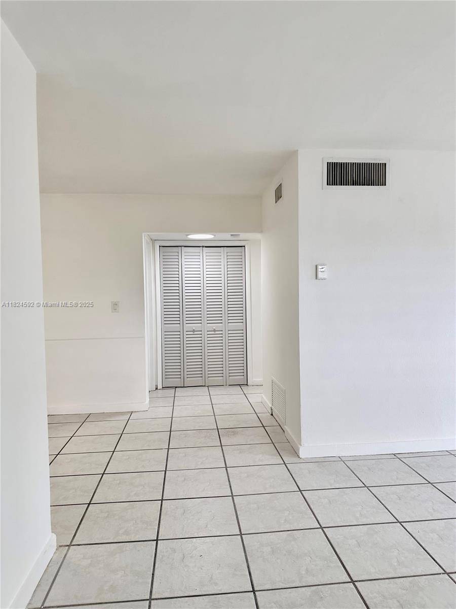 Miami Beach, FL 33141,950 Biarritz Dr #4