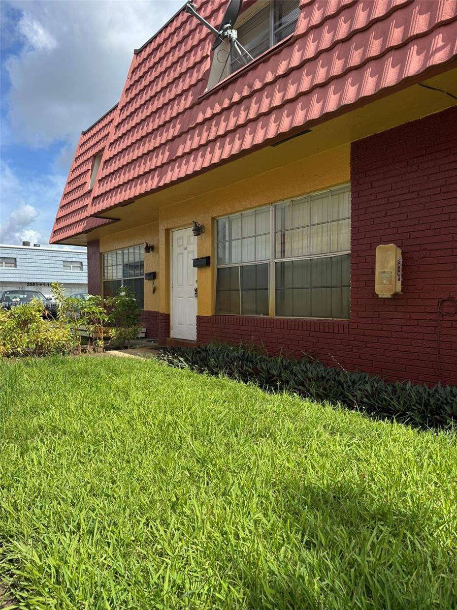 Lauderhill, FL 33313,2562 NW 52nd Ave #B18