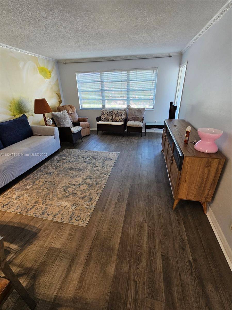 Hallandale Beach, FL 33009,410 SE 2nd St #318