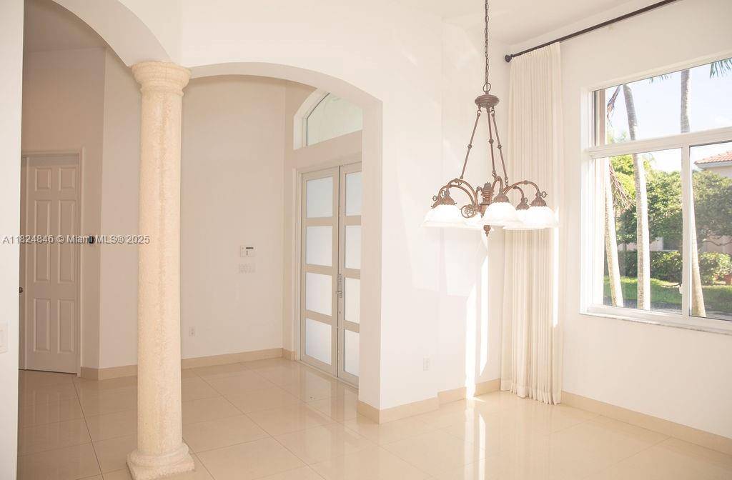Palmetto Bay, FL 33158,8464 SW 138th St