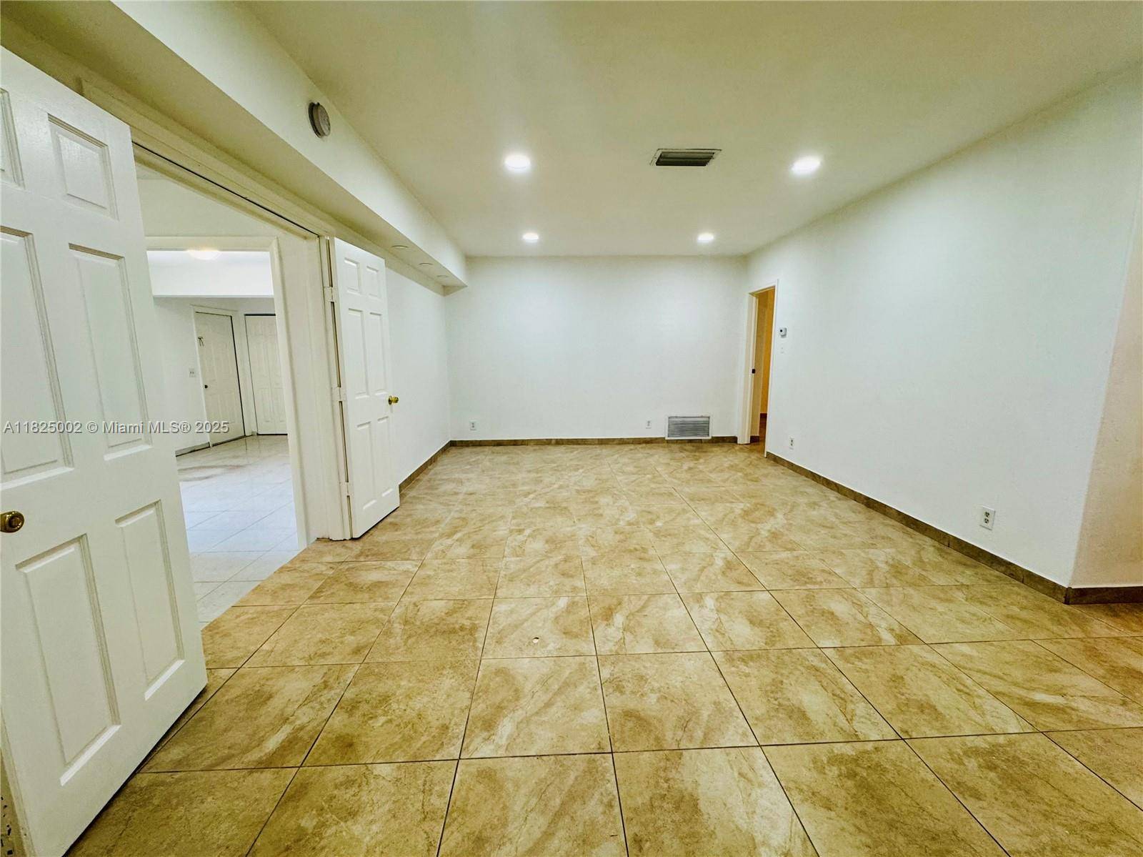 Hallandale Beach, FL 33009,717 NE 10th Ave #1-2