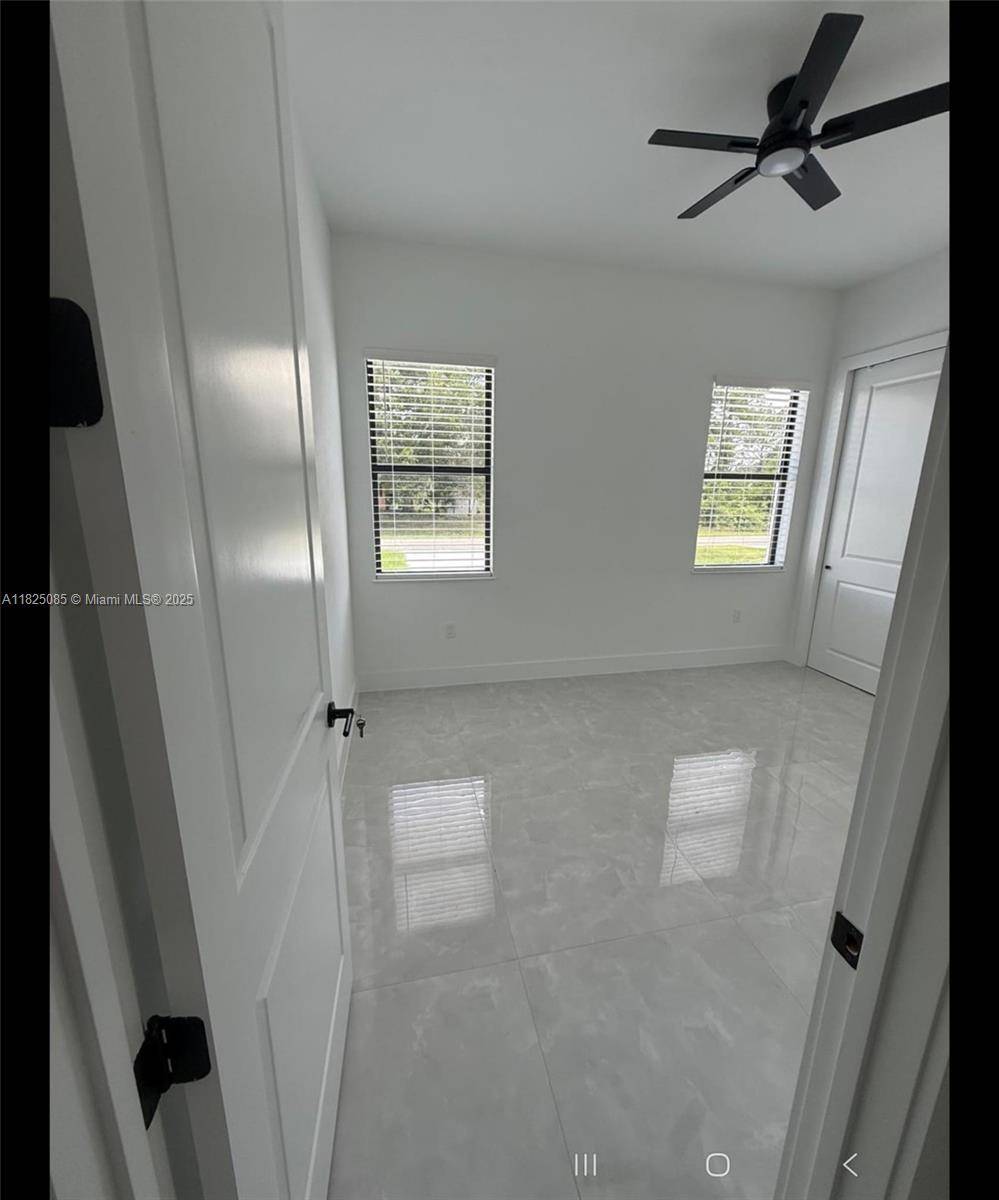 Lehigh Acres, FL 33993,2807 LEELAND HEIGHTS BLVD #B
