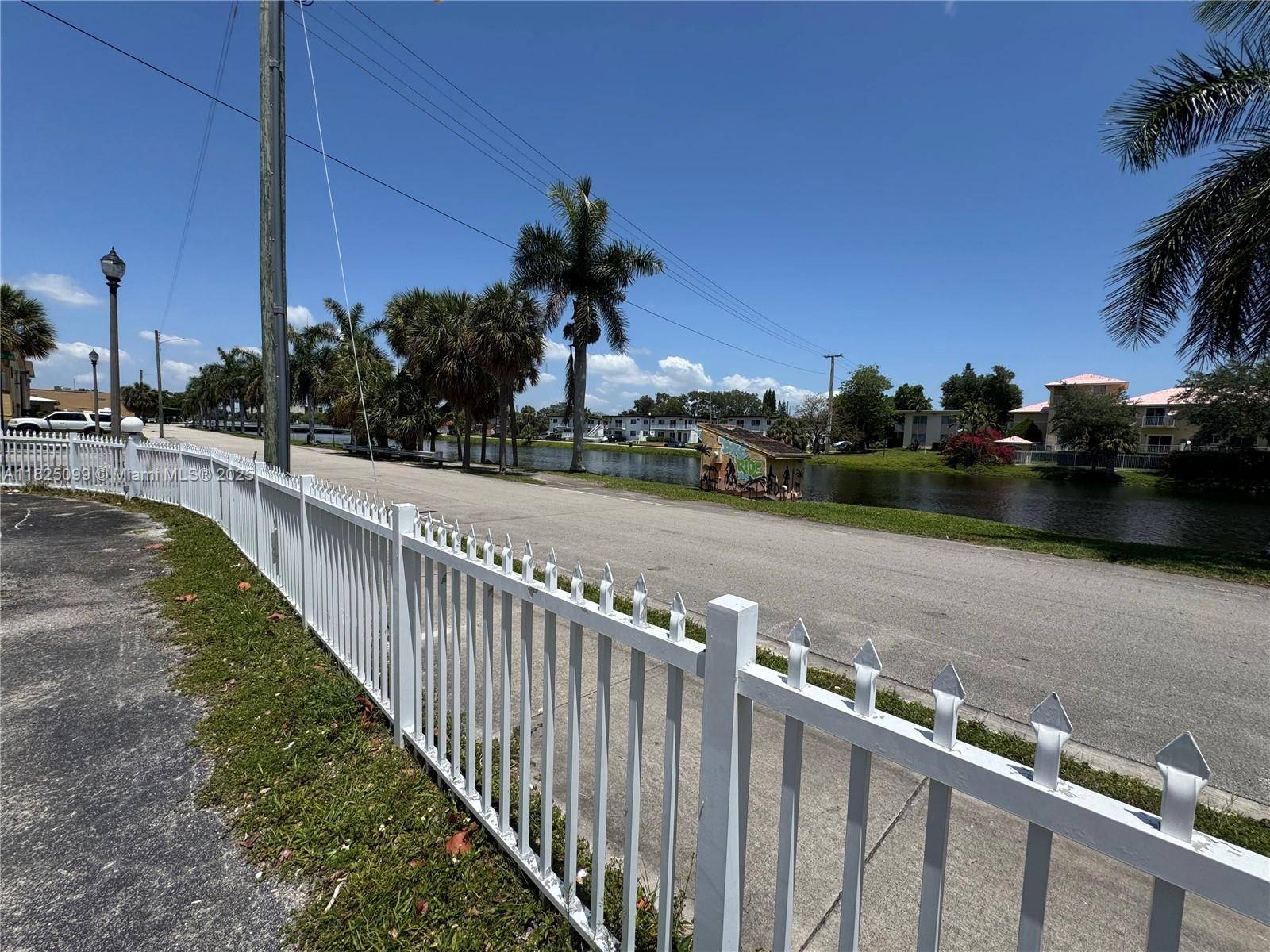 North Miami Beach, FL 33162,2025 NE 164th St #206