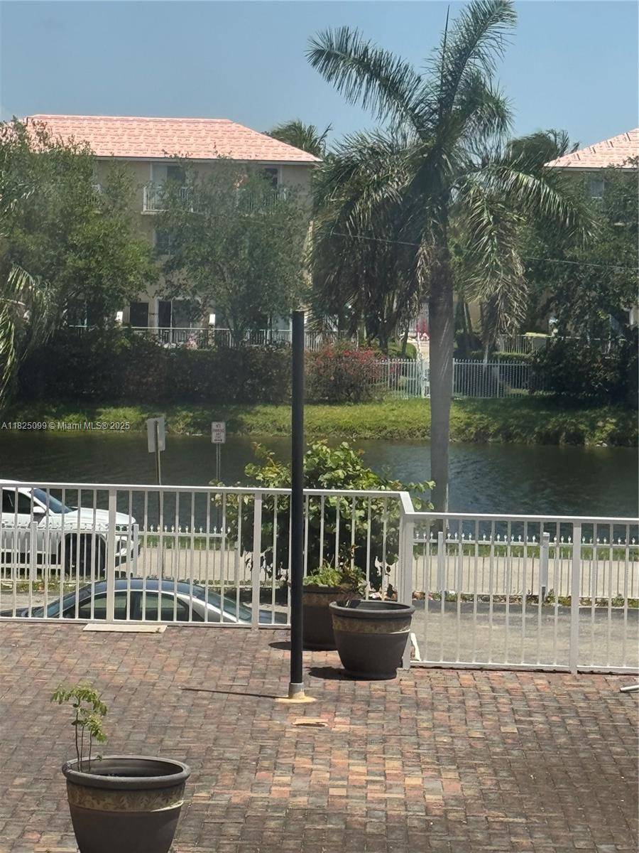 North Miami Beach, FL 33162,2025 NE 164th St #206