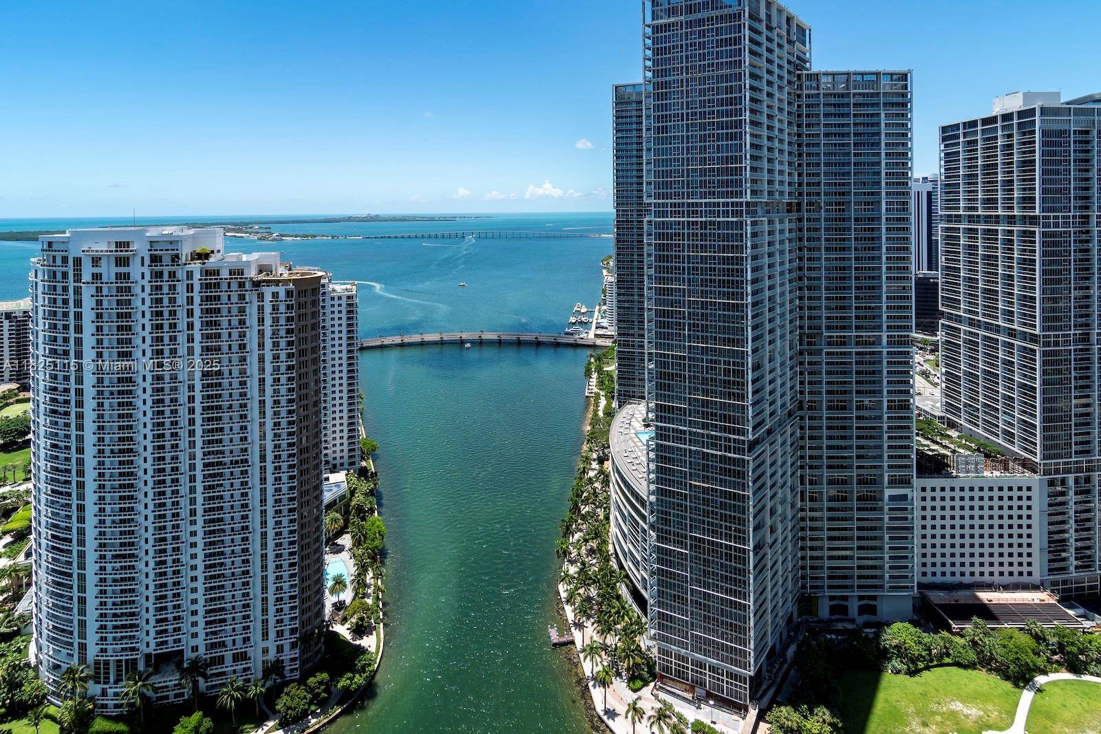 Miami, FL 33131,300 Biscayne Blvd Way #3902