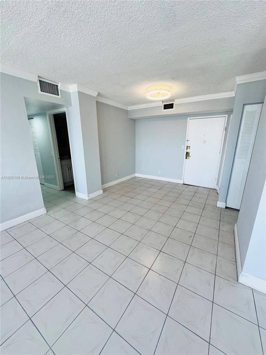 North Miami Beach, FL 33162,2025 NE 164th St #811