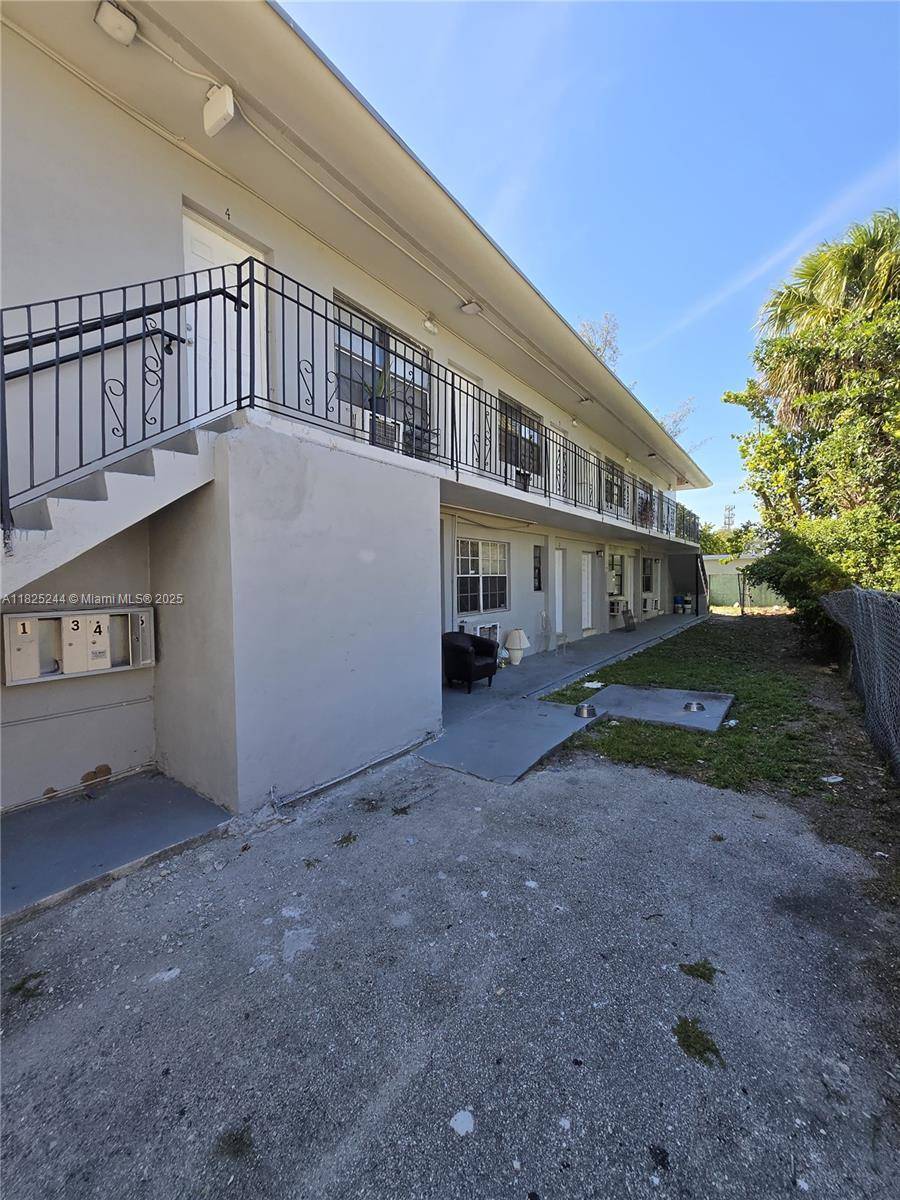Miami, FL 33150,925 NW 69th St