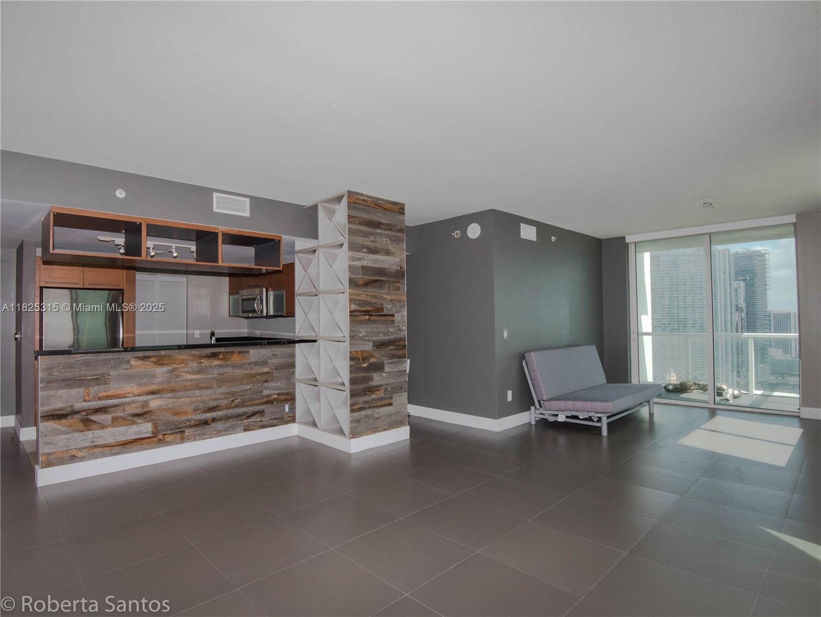 Miami, FL 33132,244 Biscayne Blvd #3802