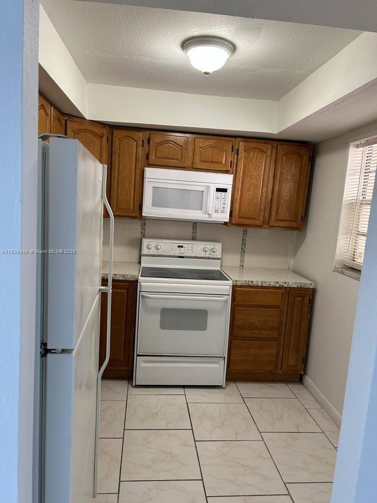 Miami, FL 33169,15600 NW 7th Ave #205
