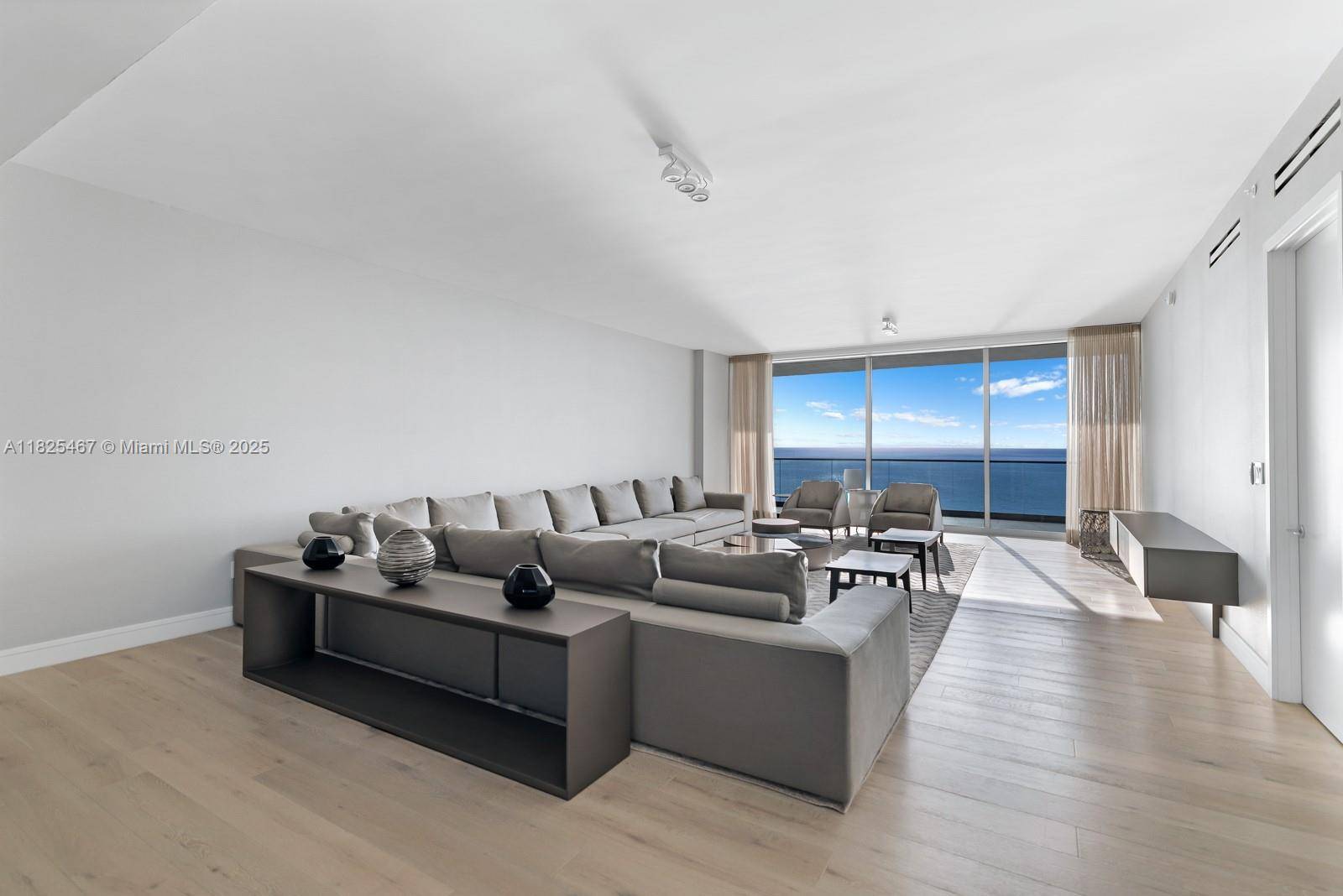 Bal Harbour, FL 33154,10201 Collins Ave #1802