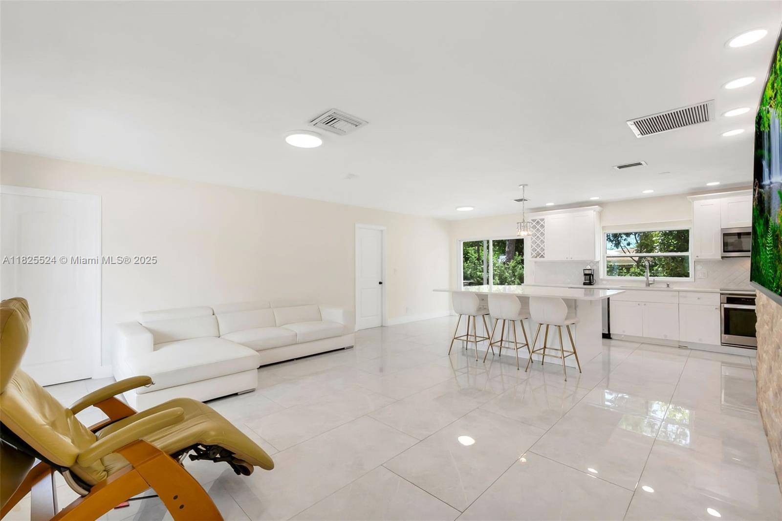 Oakland Park, FL 33334,754 NE 36th St #A