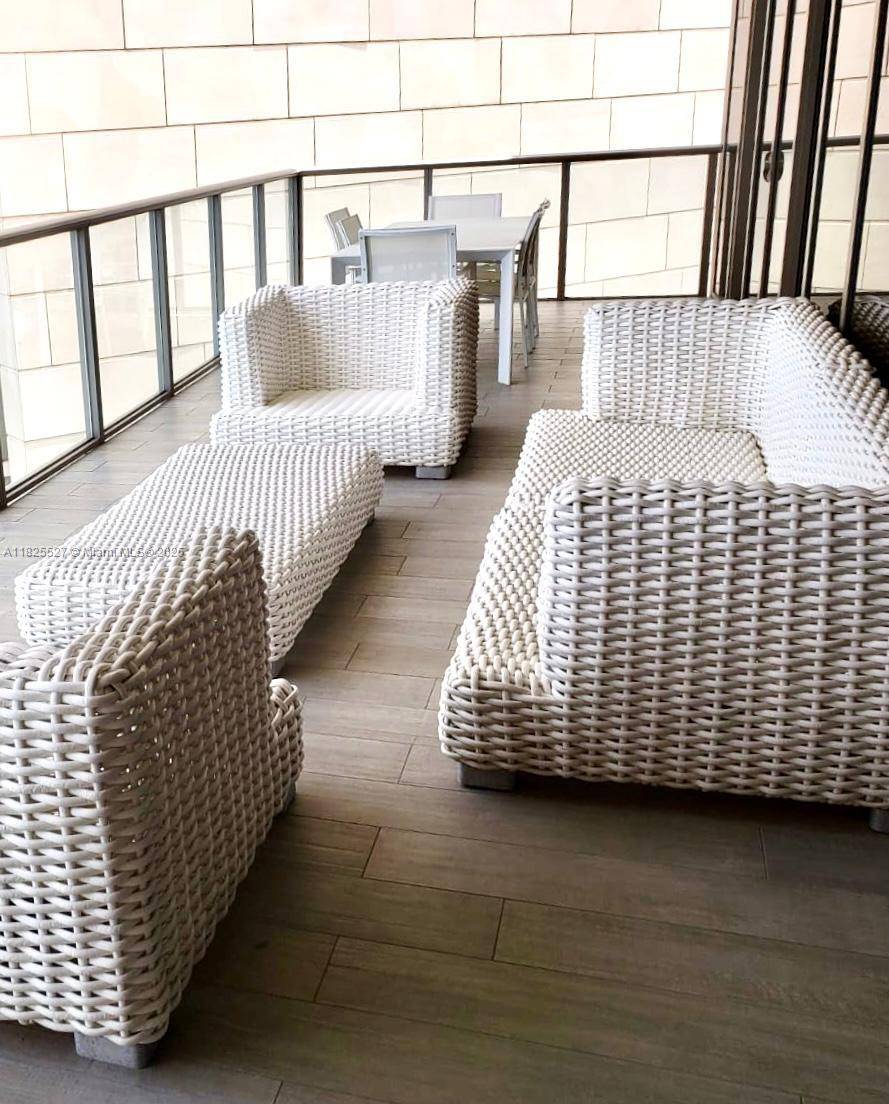 Bal Harbour, FL 33154,9705 Collins Ave #2504N