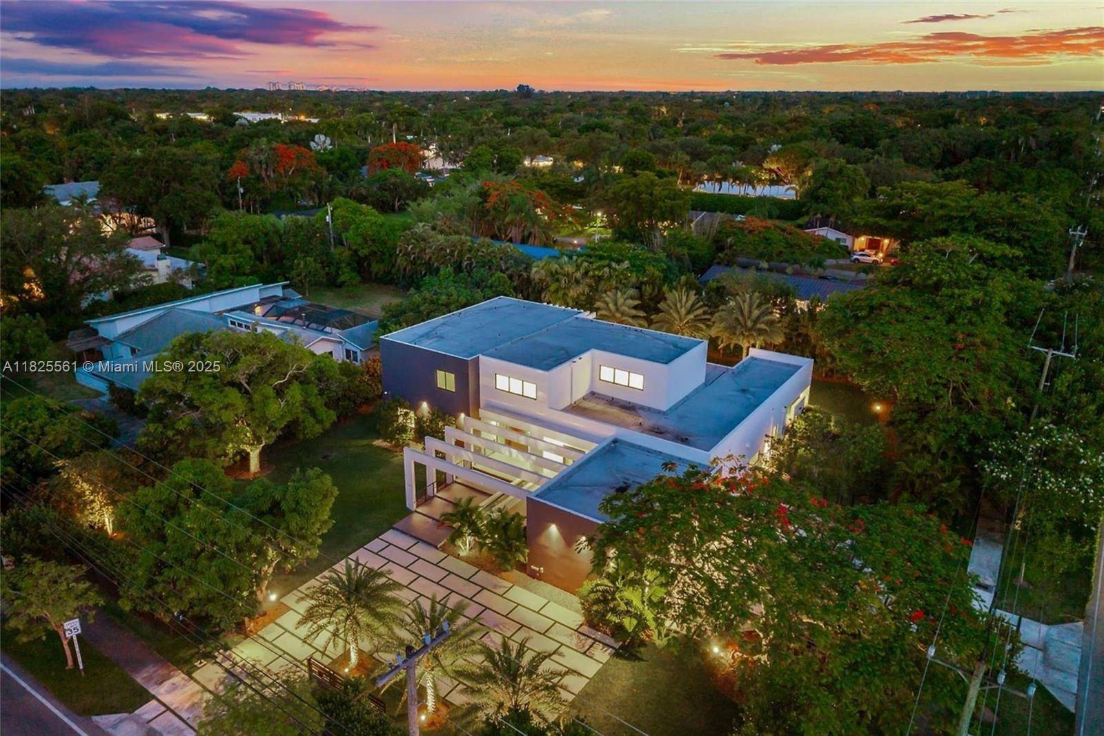 Pinecrest, FL 33156,7660 SW 124th St
