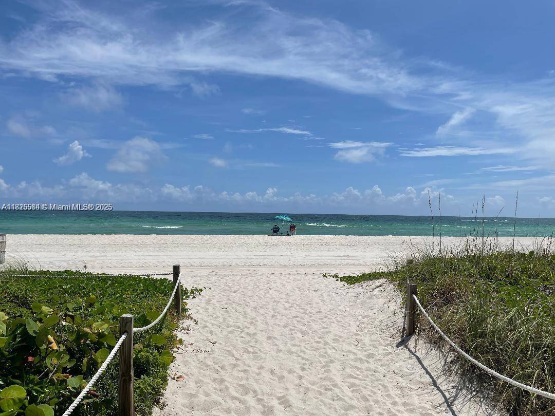 Miami Beach, FL 33140,5401 Collins Ave #514