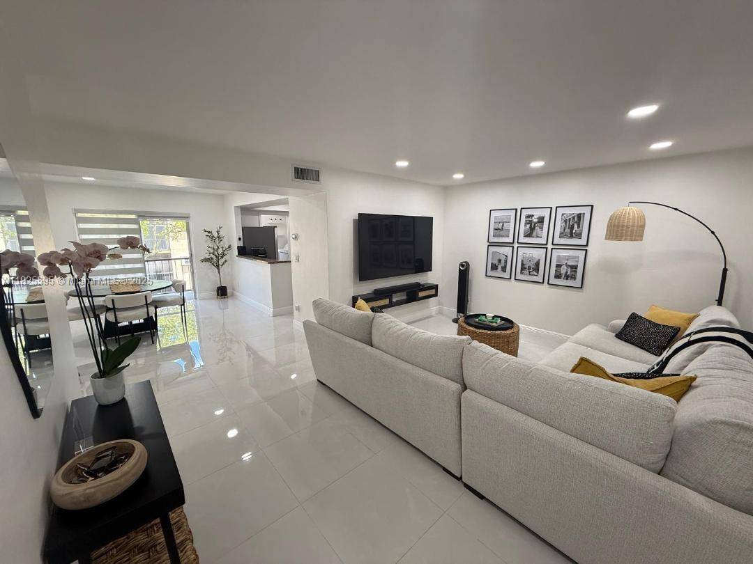 Miami, FL 33173,8401 SW 107th Ave #364E
