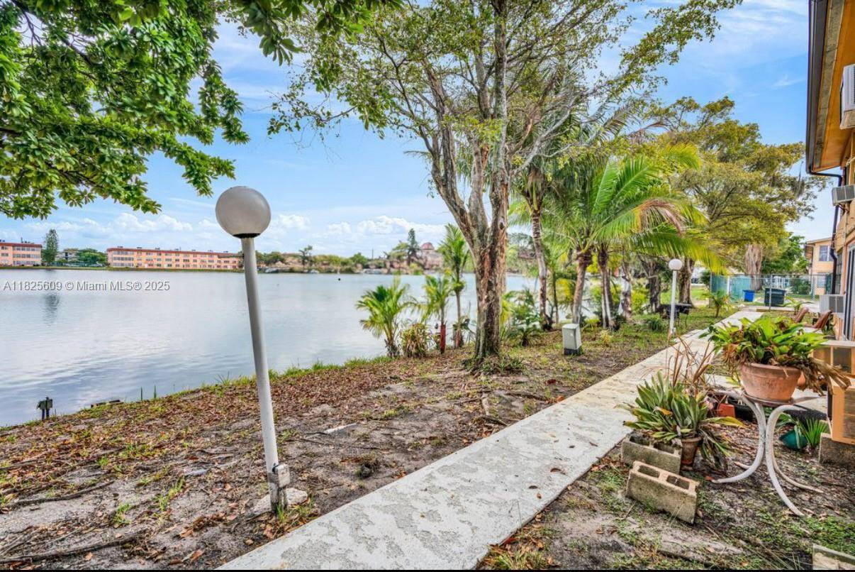 Miami, FL 33179,18801 NE 2nd Ave #1006