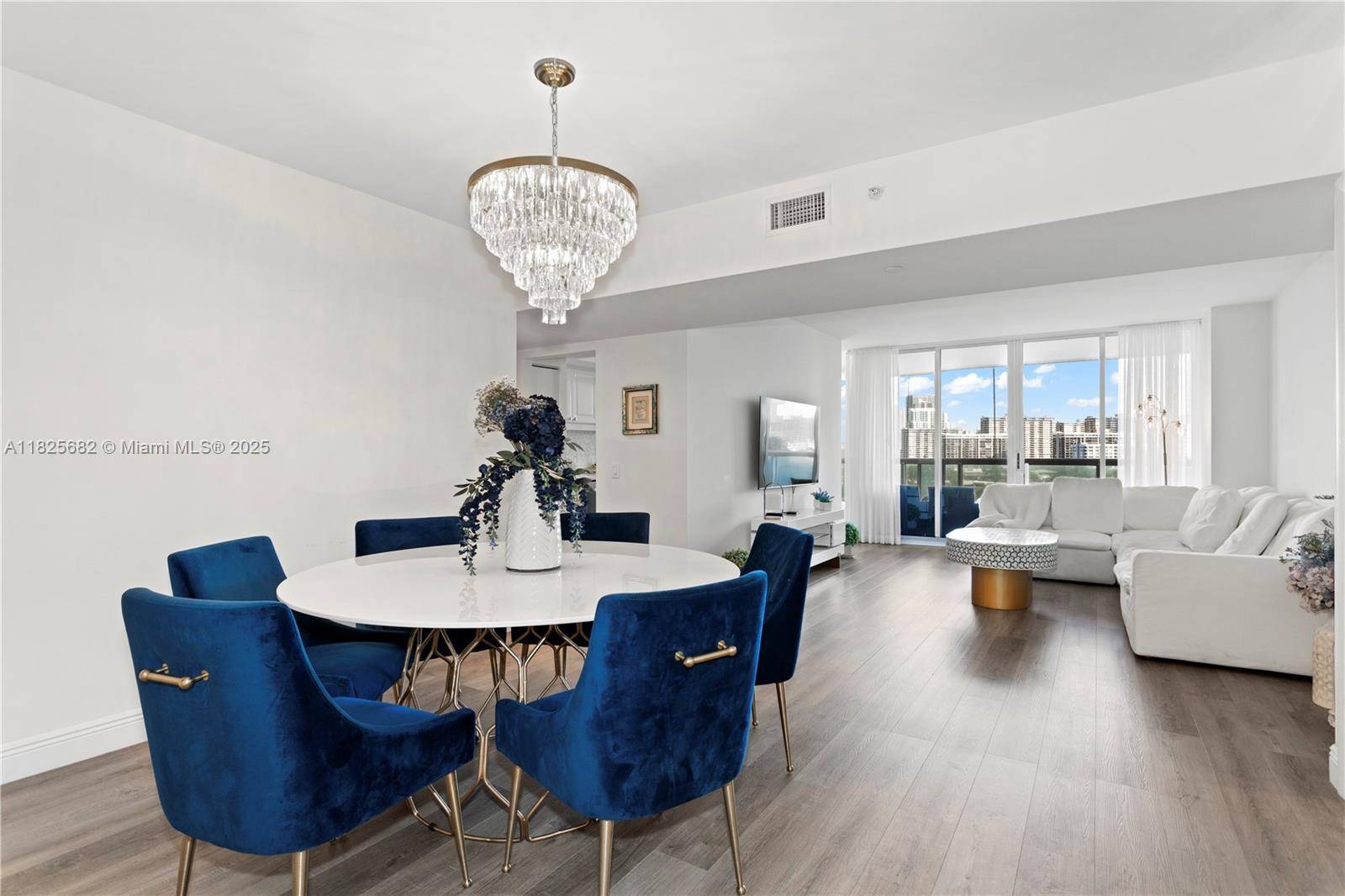 Aventura, FL 33180,21205 Yacht Club Dr #810
