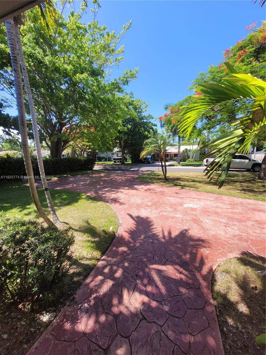 Hallandale Beach, FL 33009,1132 Moffett St