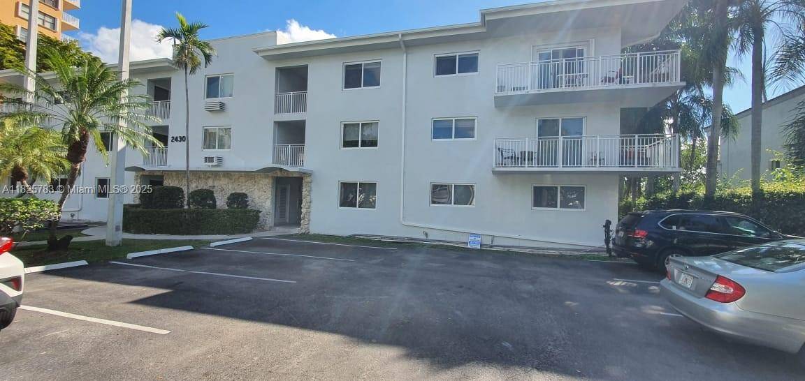 North Miami, FL 33181,2430 NE 135th St #304