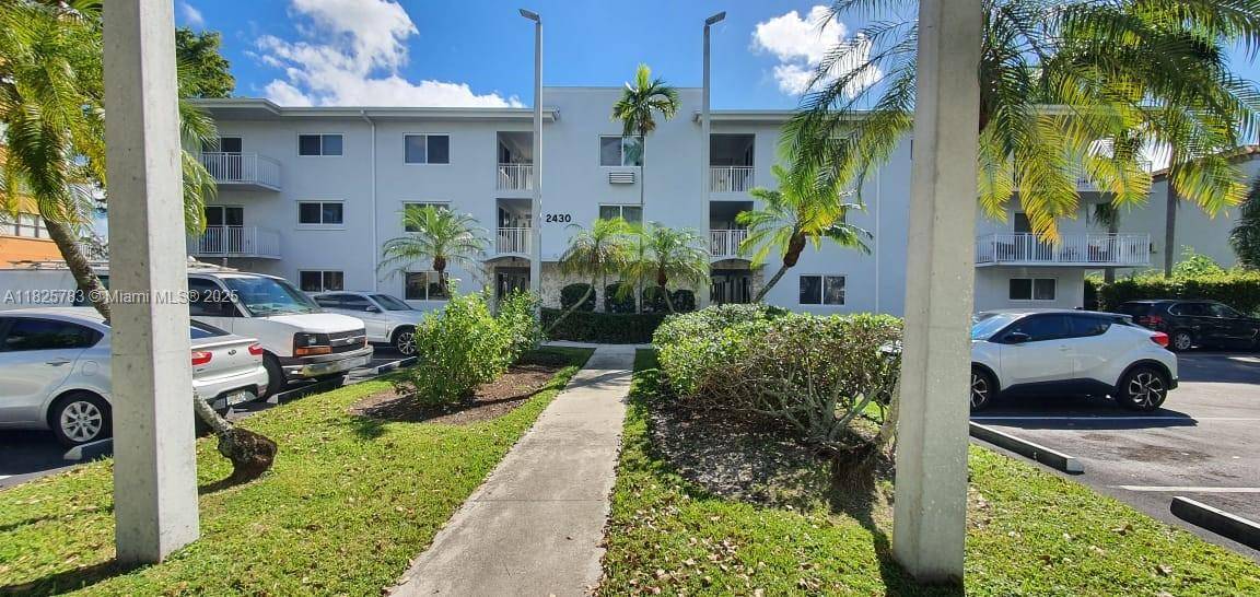 North Miami, FL 33181,2430 NE 135th St #304