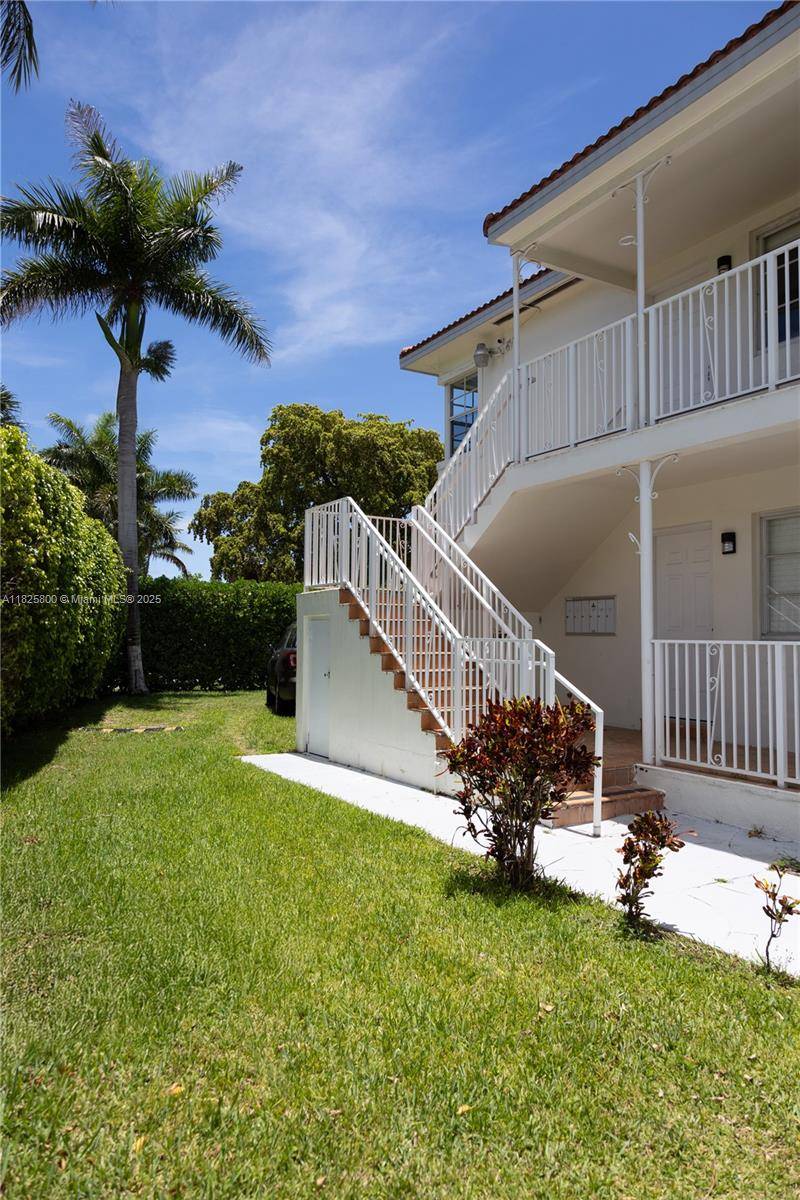 Miami Beach, FL 33141,2200 Calais Dr #4