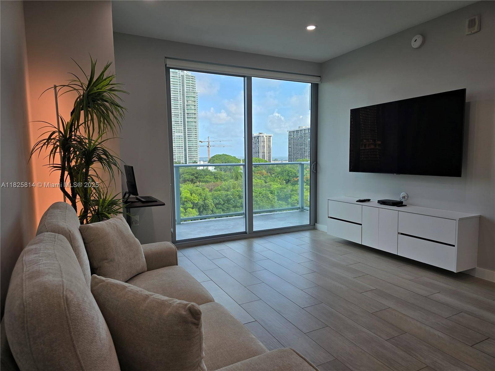 Miami, FL 33129,1600 SW 1st Ave #809