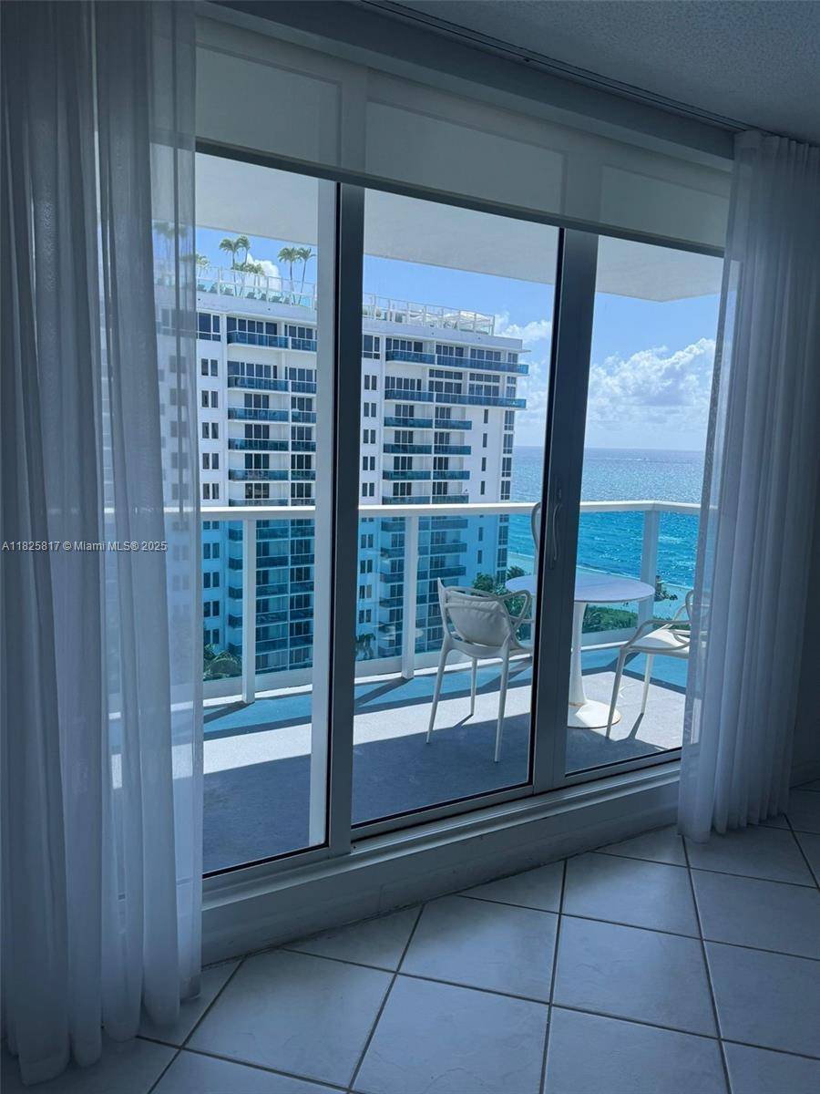 Miami Beach, FL 33139,2301 Collins Ave #1418