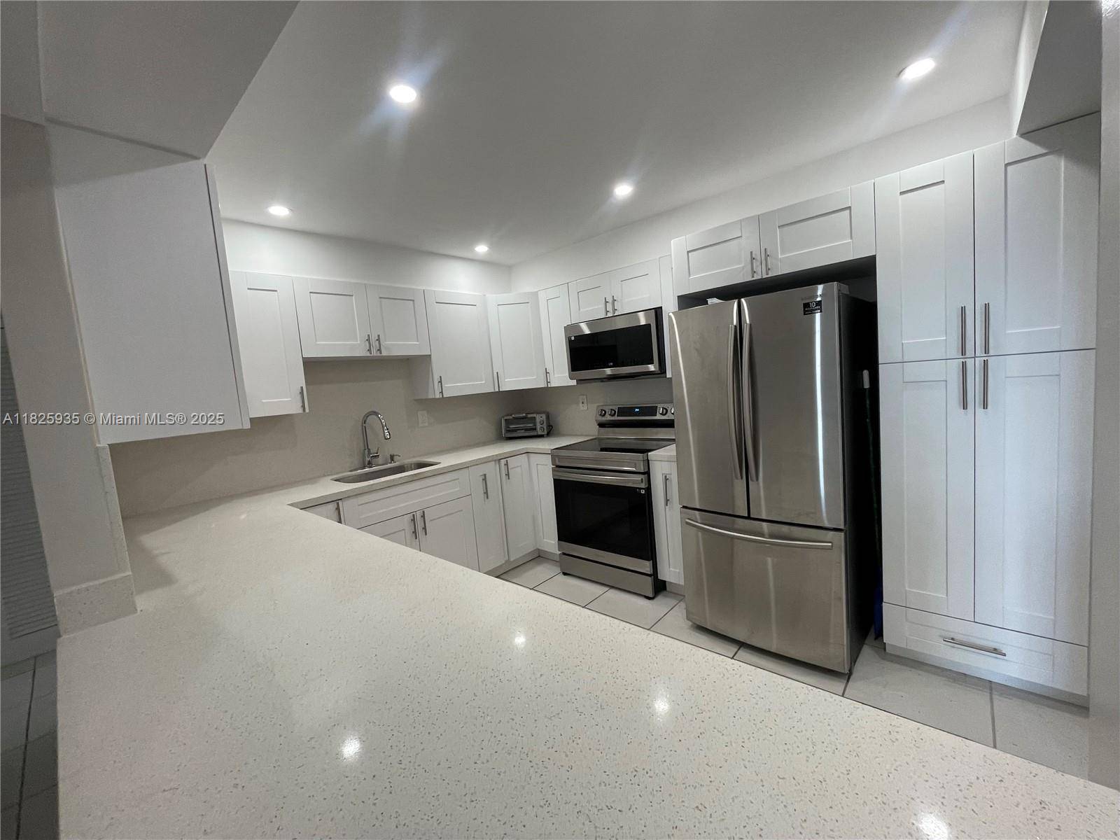 North Miami, FL 33181,2450 NE 135th St #609