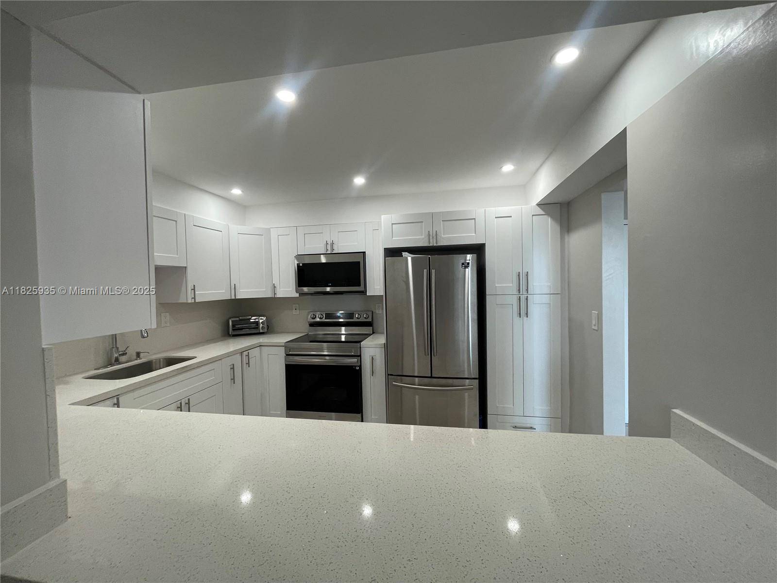 North Miami, FL 33181,2450 NE 135th St #609