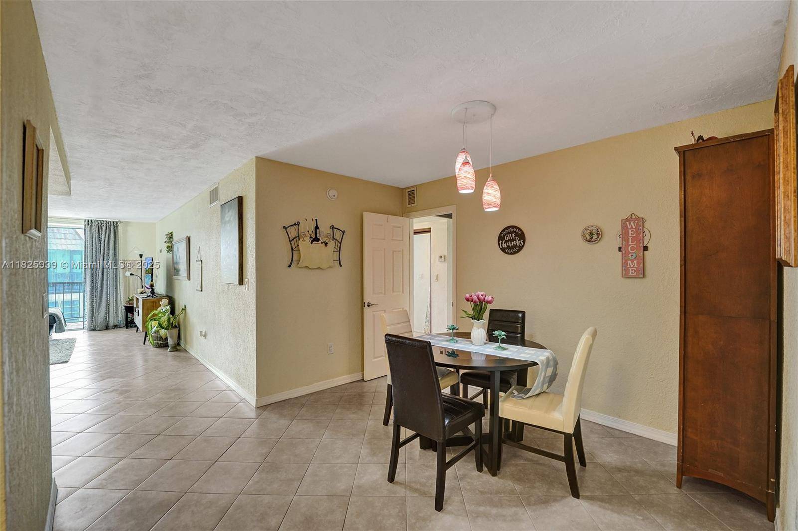 Plantation, FL 33313,7100 NW 17th St #402
