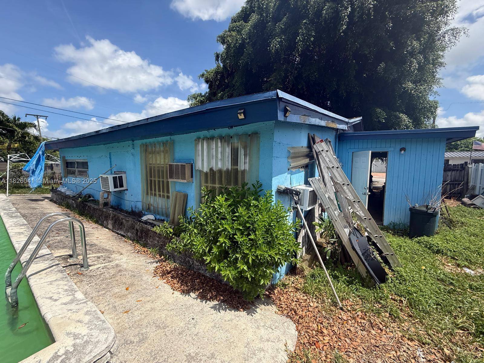 Miami, FL 33165,10315 SW 42nd St