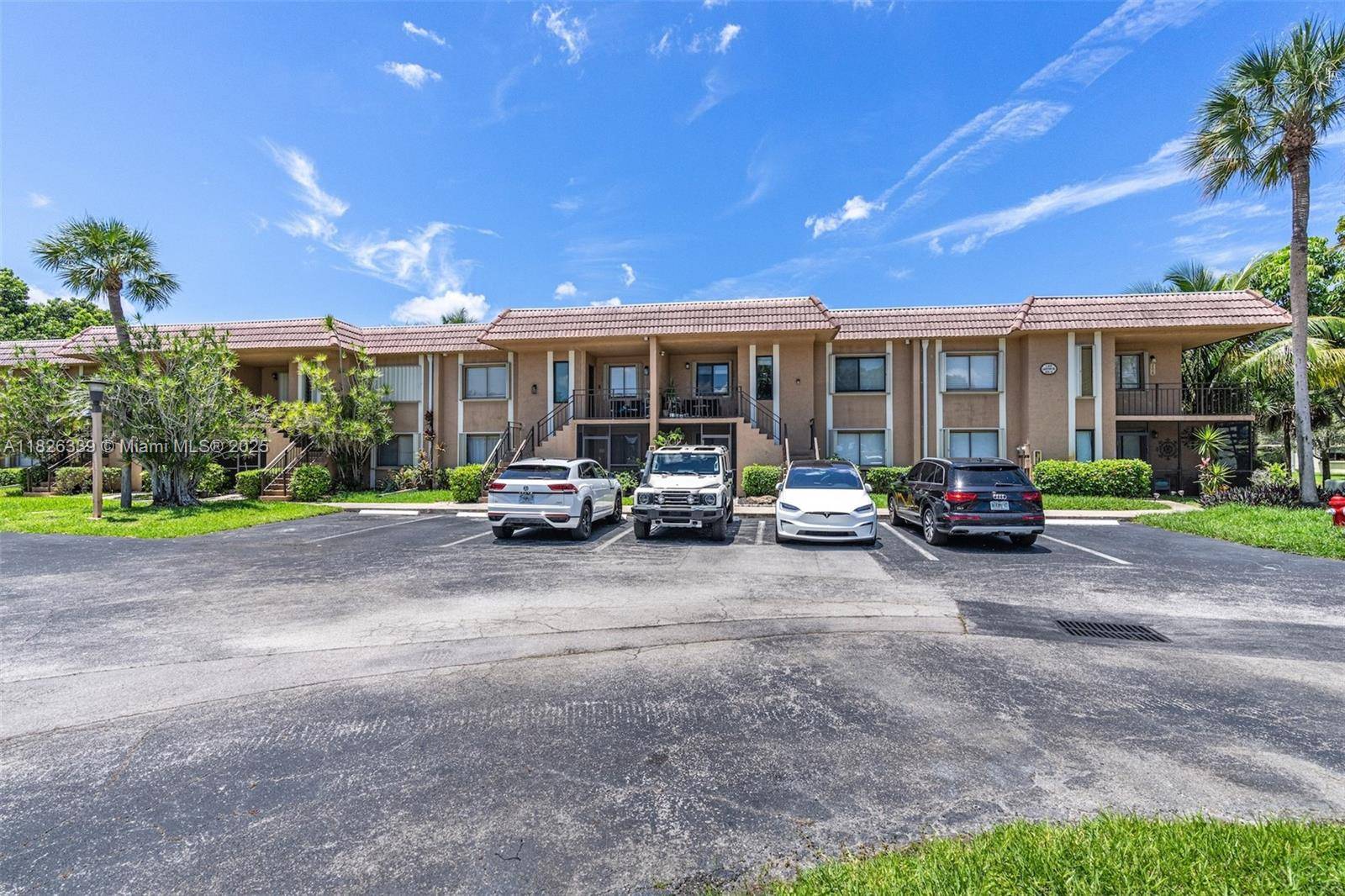 Weston, FL 33326,195 Lakeview Dr #205