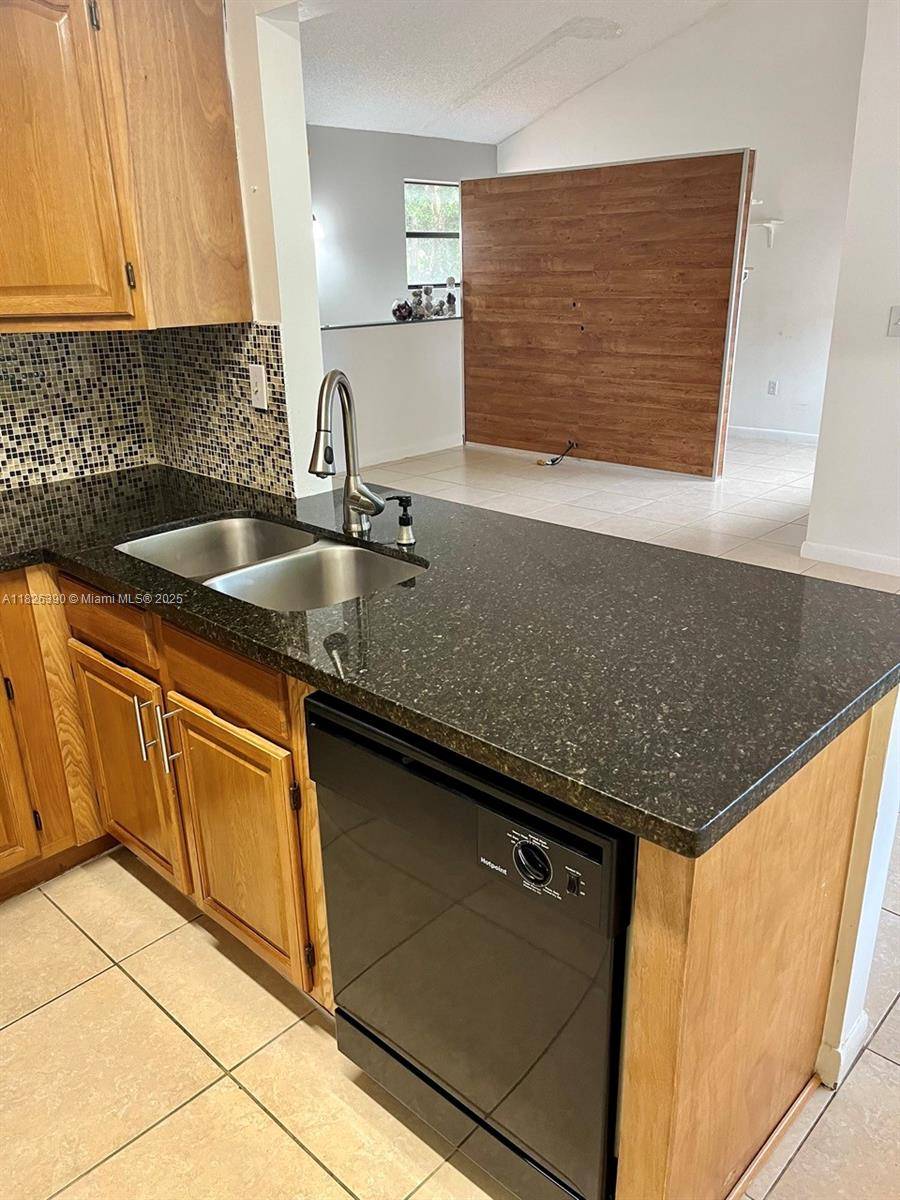 Miami, FL 33172,415 W Park Dr #201