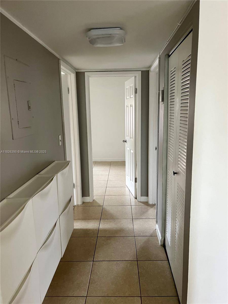 Miami, FL 33172,415 W Park Dr #201