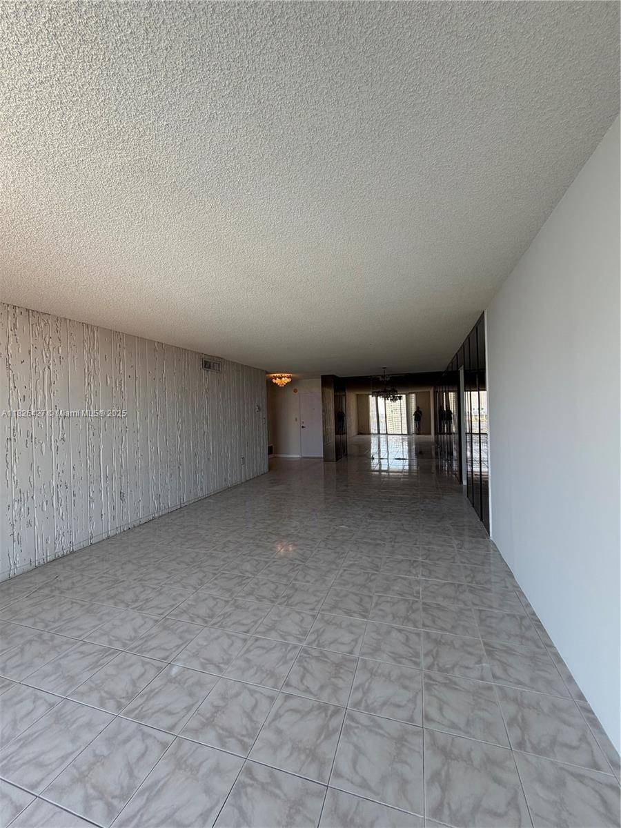 Aventura, FL 33160,2851 NE 183rd St #1903E-1905E