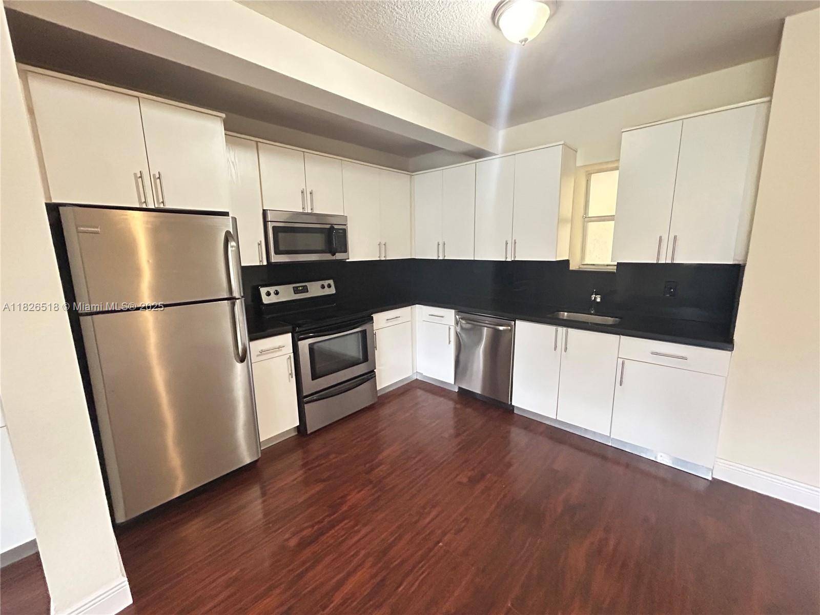 Miami Beach, FL 33140,2880 Pine Tree Dr #1