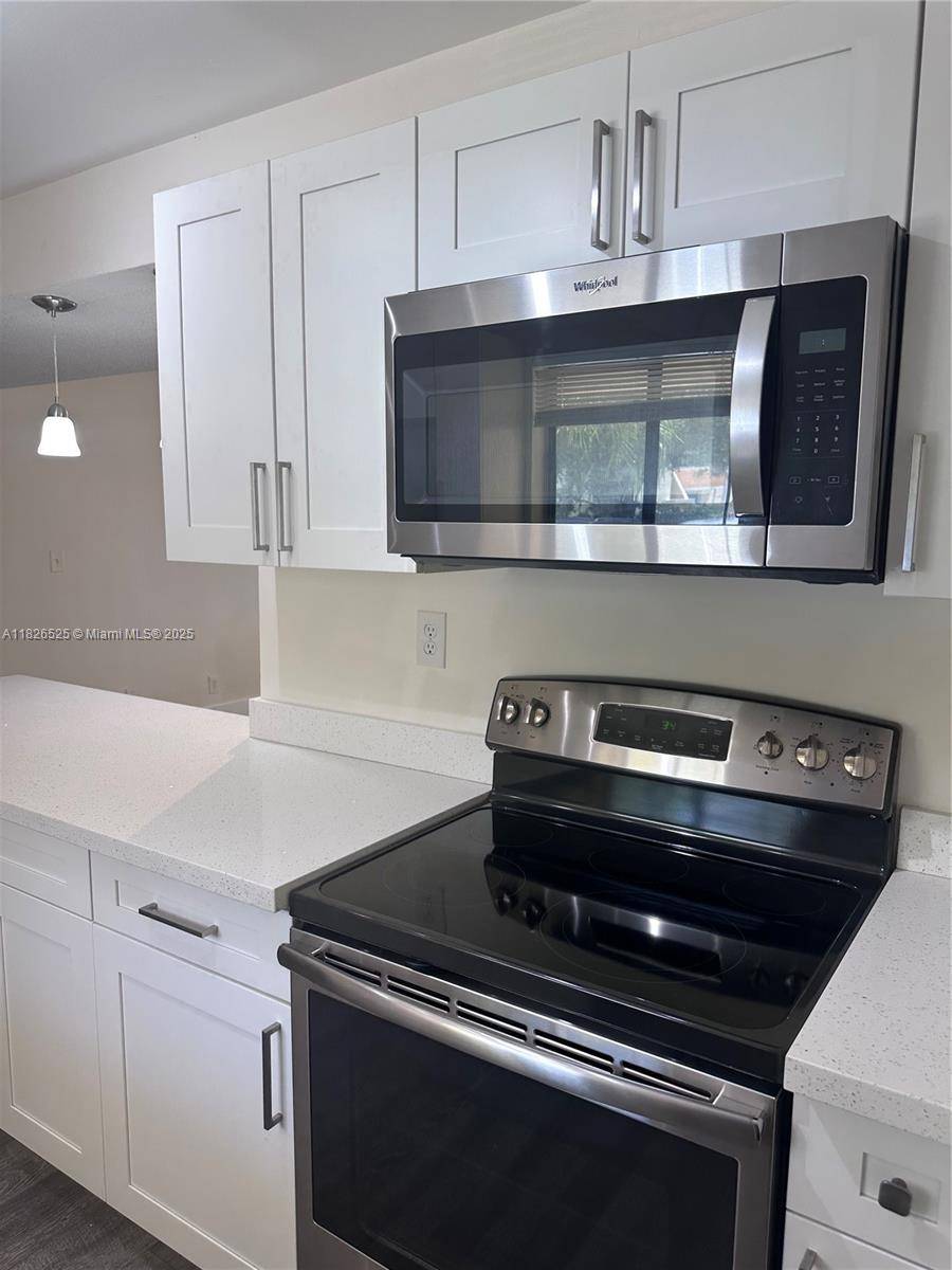 Weston, FL 33326,185 Lakeview Dr #102