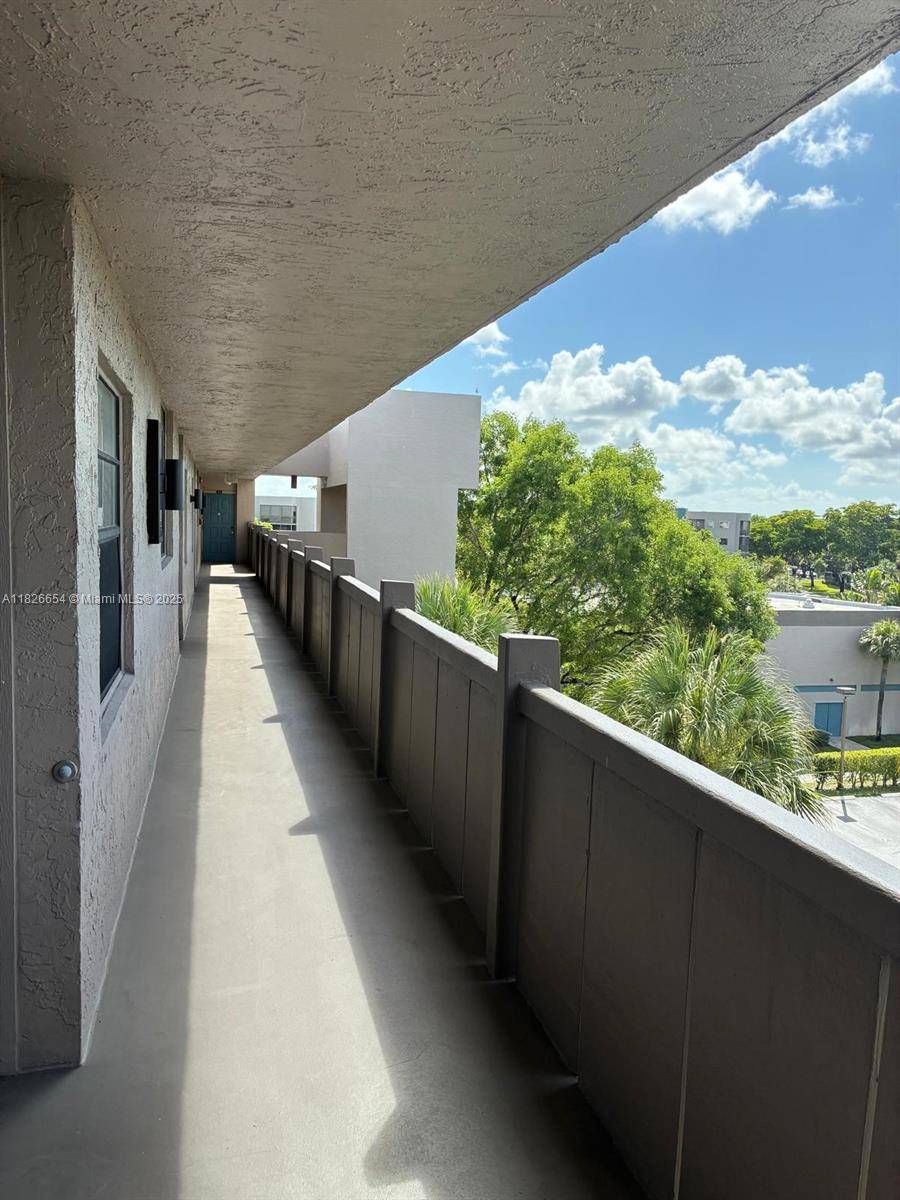 Pembroke Pines, FL 33026,1100 Colony Point Cir #504