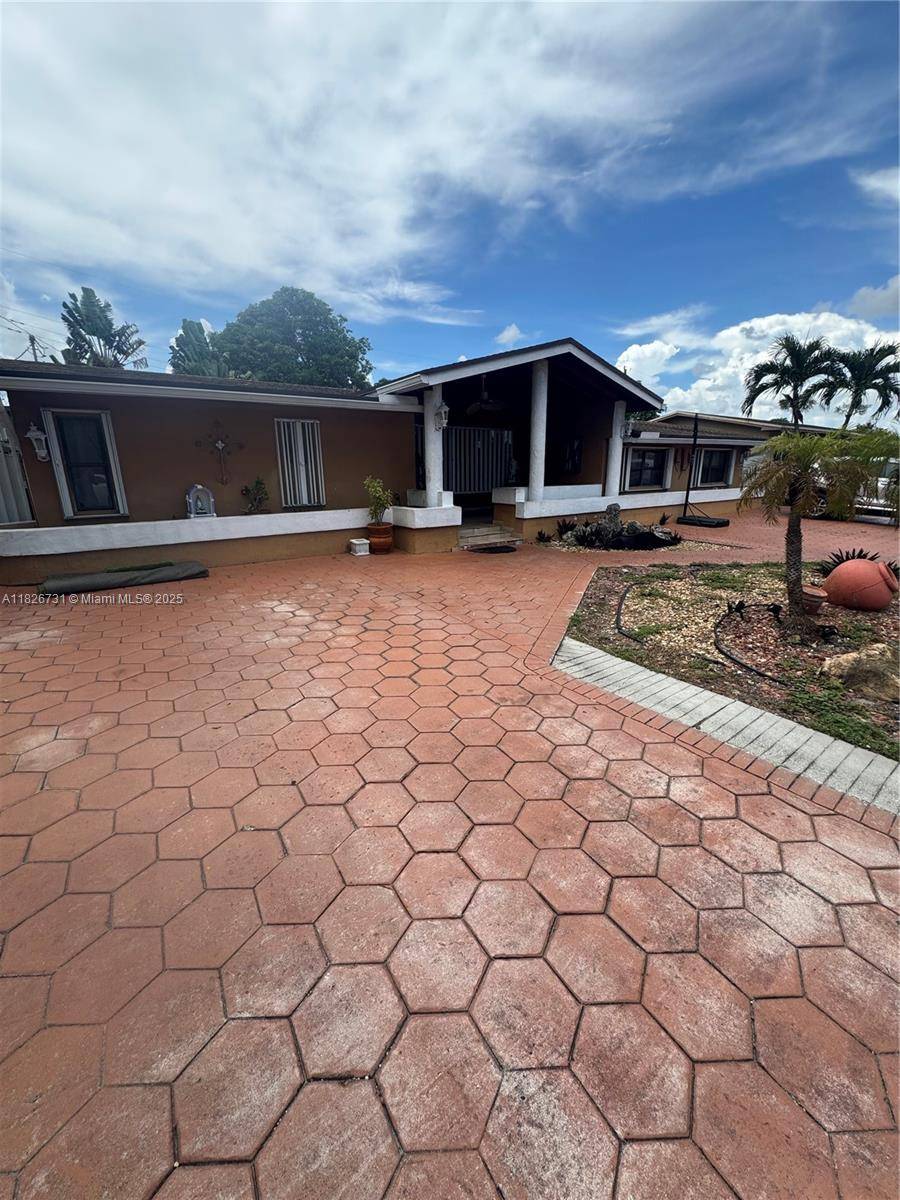 Hialeah, FL 33012,5372 W 9th Ave