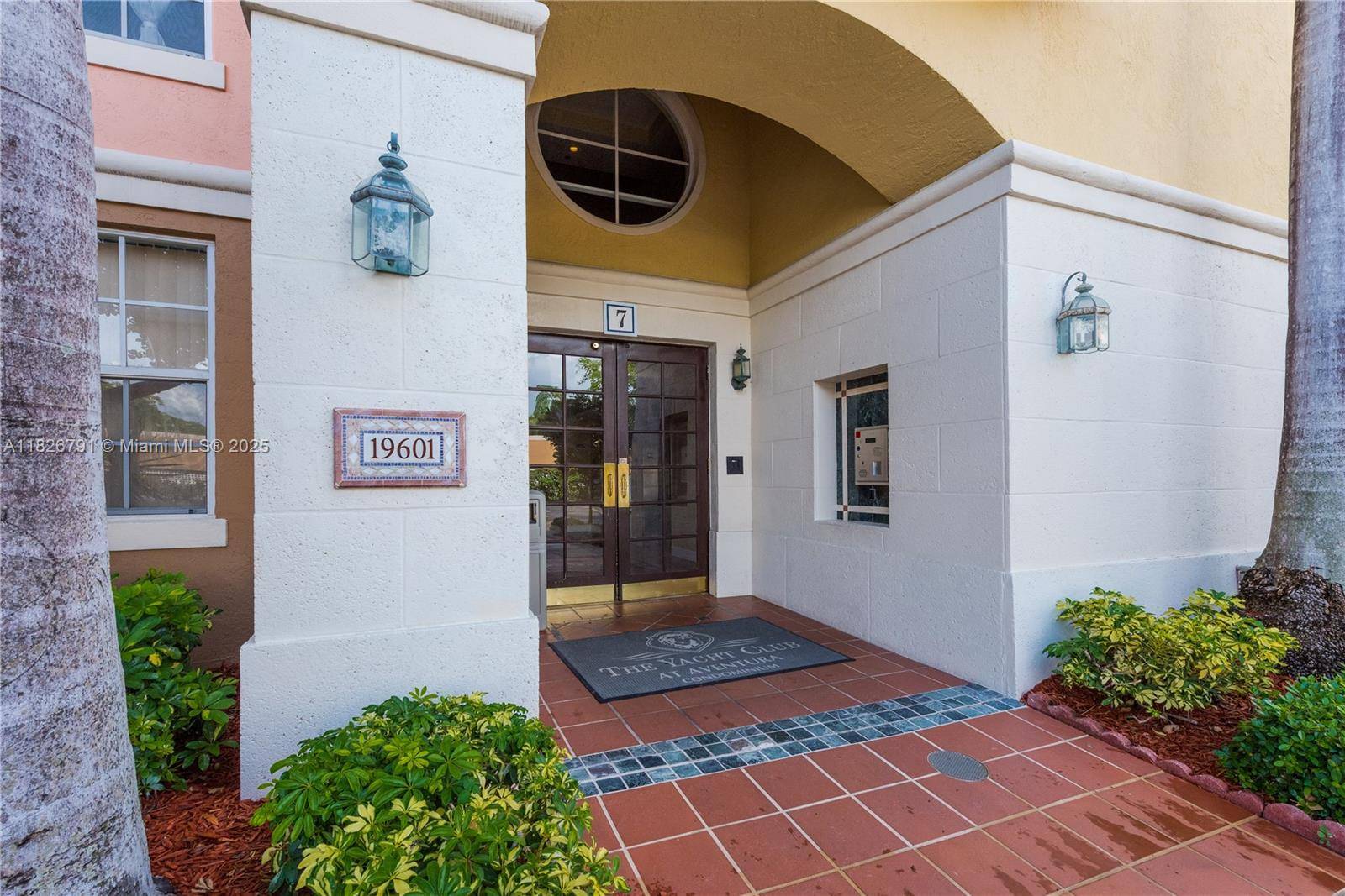 Aventura, FL 33180,19601 E Country Club Dr #7104